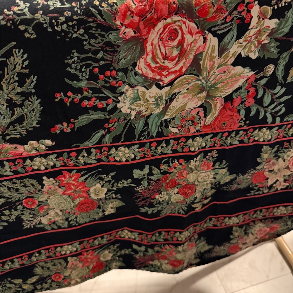 April Cornell Round Tablecloth 70 Pink & Black Paisley and Floral Print Mix